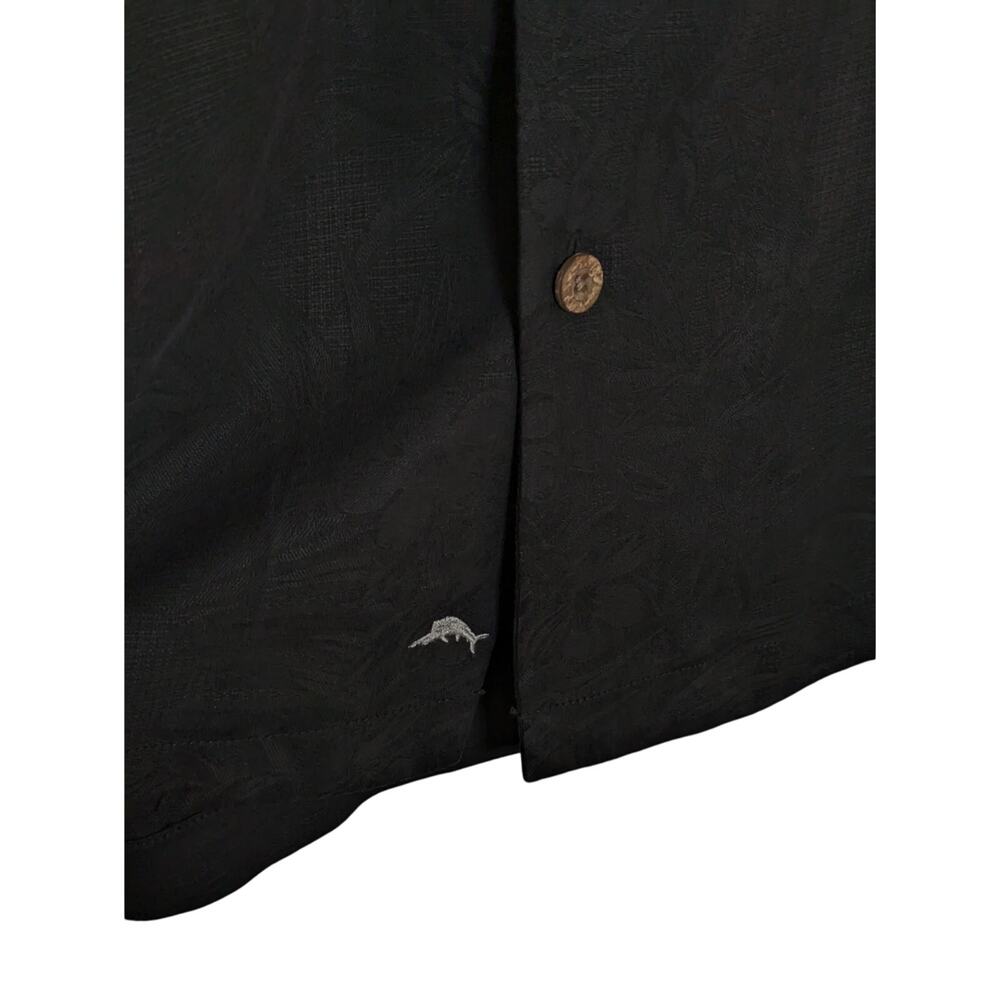 Tommy Bahama Men's Medium 100% Silk Black Hawaiian Short Sleeve Button up Shirt - Picture 3 of 8